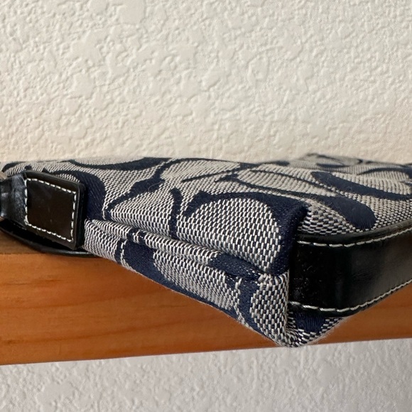 Vintage Coach Signature Sufflette Hand Bag in Navy and Black Leather - Picture 8 of 11